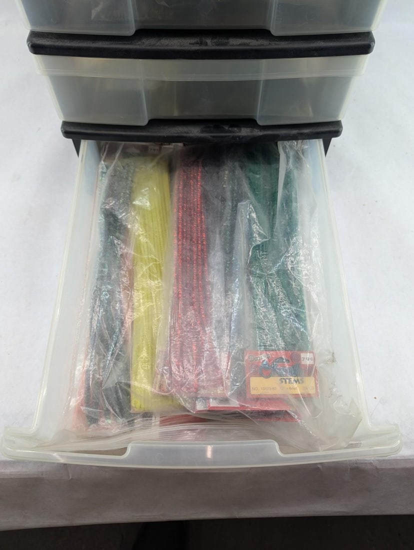 Fisherman's Fly Tying Lot - 4