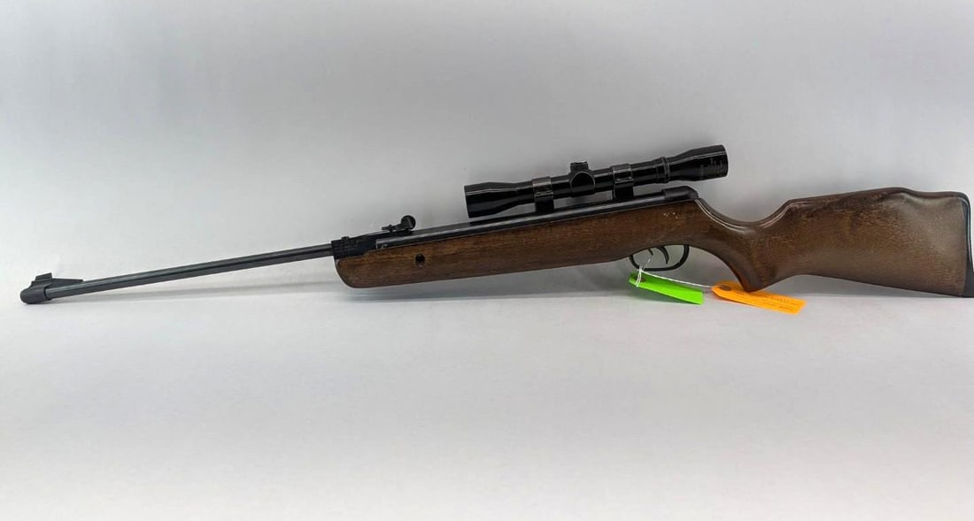 Gamo Hunter 220 W/ Tasko 4X32 Scope .177 Caliber: s/n 04-1C-006154-98