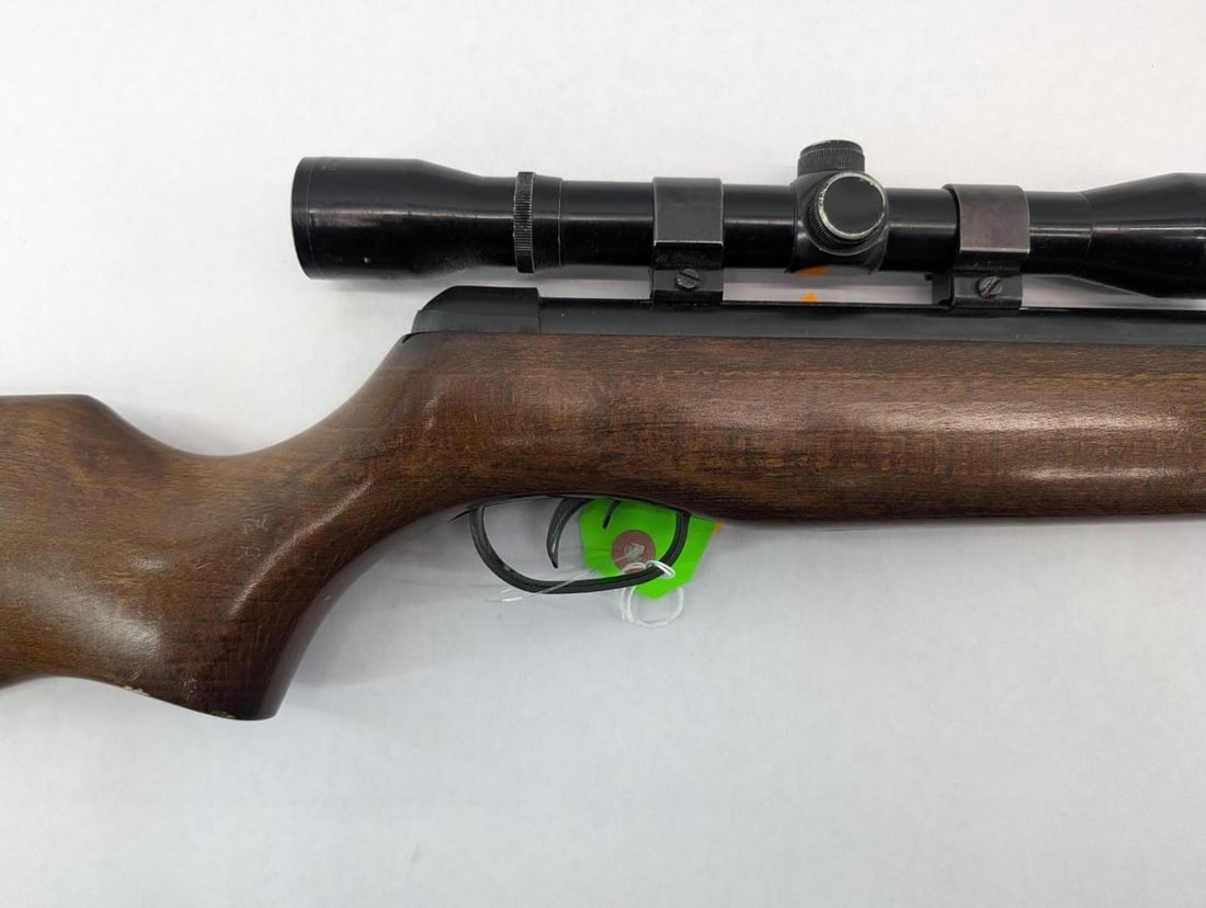 Gamo Hunter 220 W/ Tasko 4X32 Scope .177 Caliber - 4