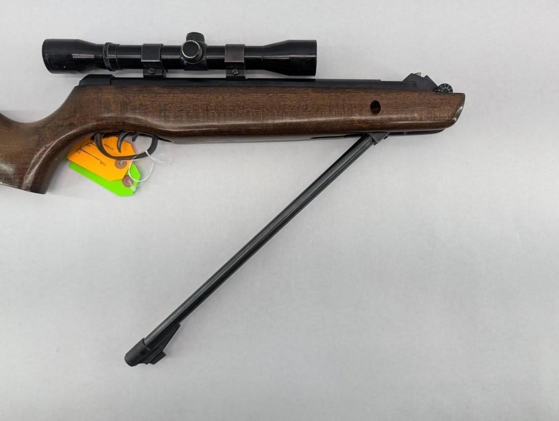 Gamo Hunter 220 W/ Tasko 4X32 Scope .177 Caliber - 8