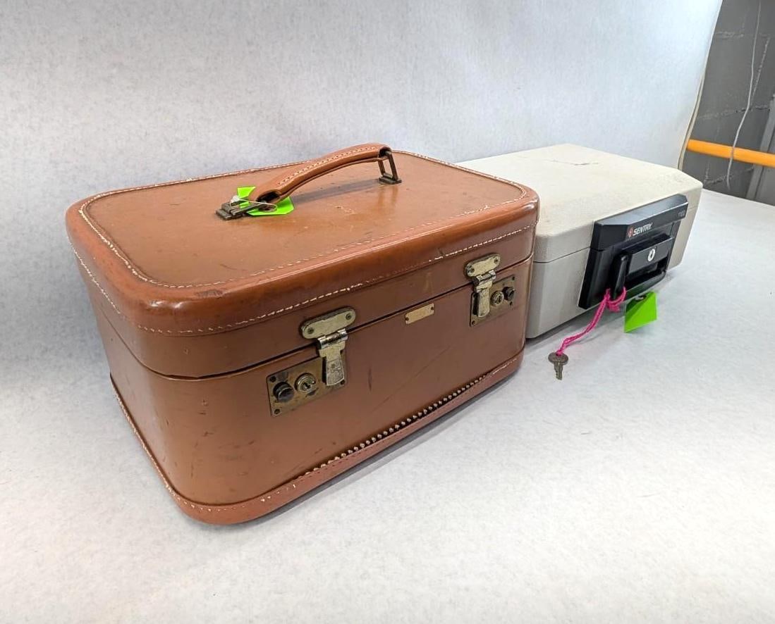 Sentry Mod. 1100 Lock Box & Warren Travel Case - 2