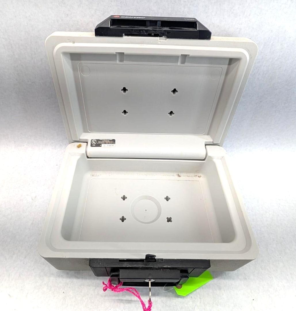 Sentry Mod. 1100 Lock Box & Warren Travel Case - 6