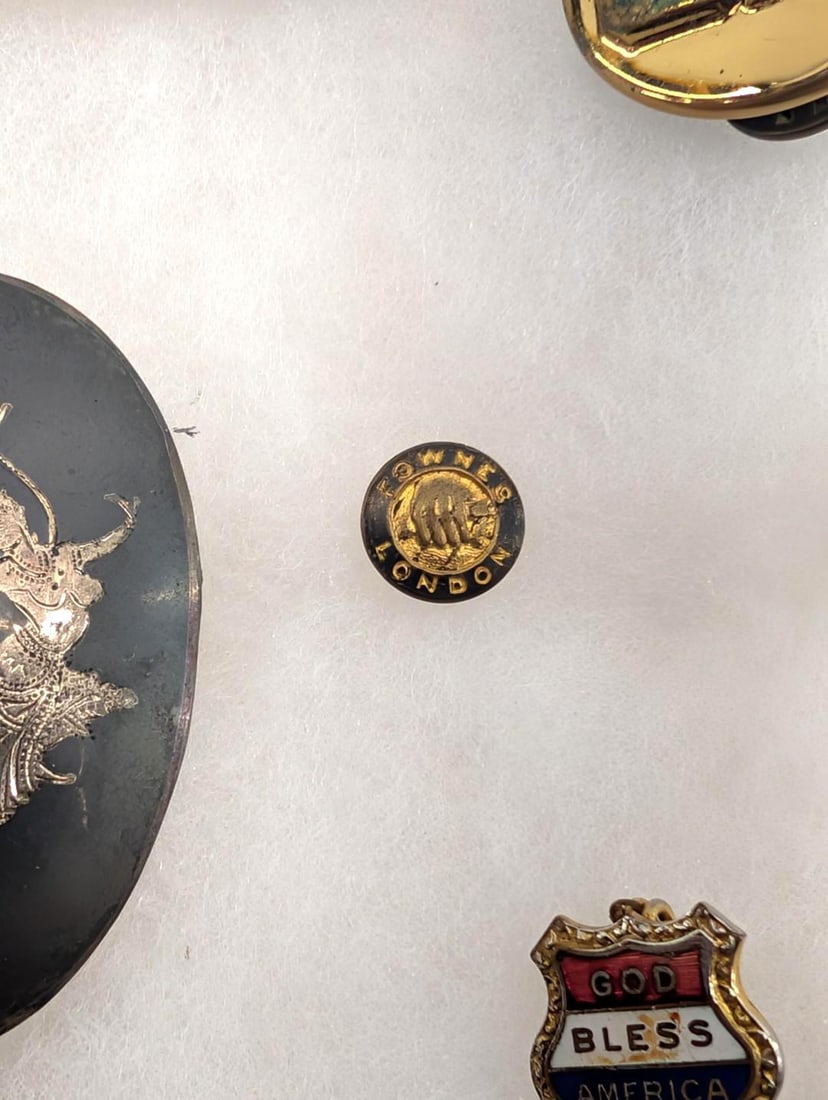 Collection of Military Medals, Buttons, Pins & Assorted Collectable Automotive & Hunting Patches - 5