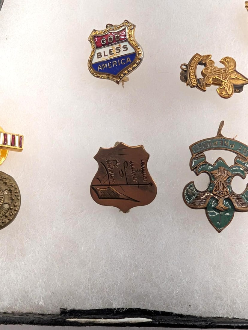 Collection of Military Medals, Buttons, Pins & Assorted Collectable Automotive & Hunting Patches - 7