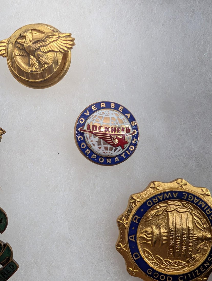 Collection of Military Medals, Buttons, Pins & Assorted Collectable Automotive & Hunting Patches - 8