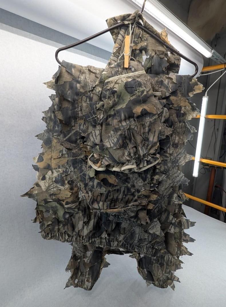 (4) 3D Leafy Camo: incl. jacket size 2XL, pants size 2XL, hood and mittens