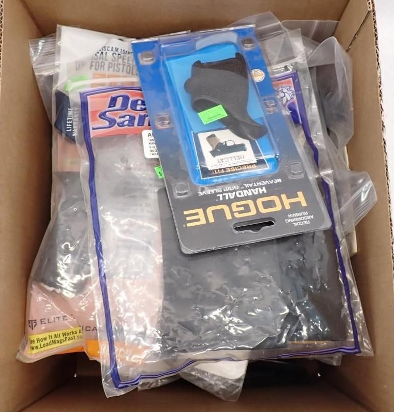Sportsman Lot: incl. grips, holsters, speed loaders, Ruger stock extensions, magazines and more