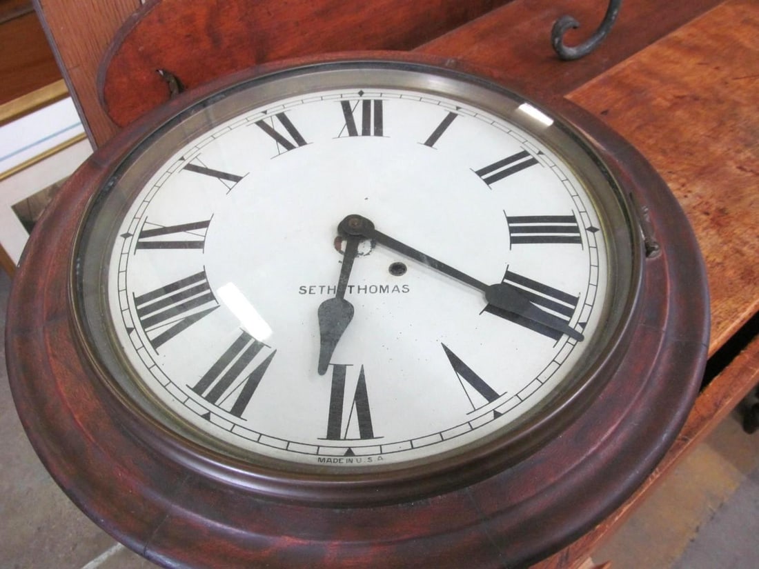 Round Face Seth Thomas Clock (1 of 2)