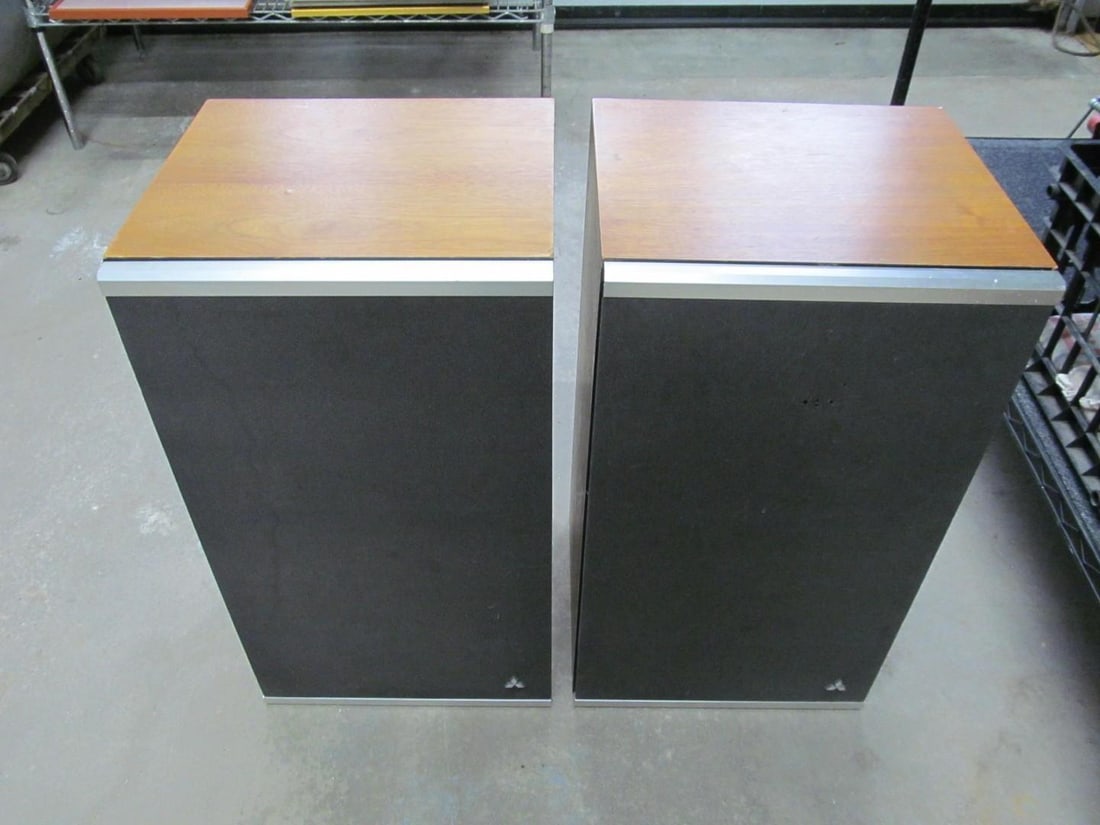 Mitsubishi DS-35B Stereo Speakers: Mitsubishi DS-35B Stereo Speakers