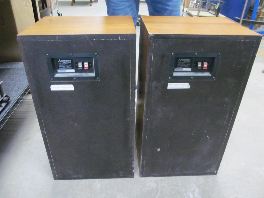 Mitsubishi DS-35B Stereo Speakers - 2