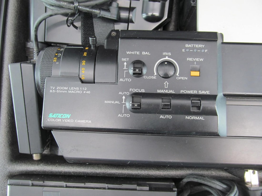 Hitachi Cam n Cord VHS Video Camera - 3