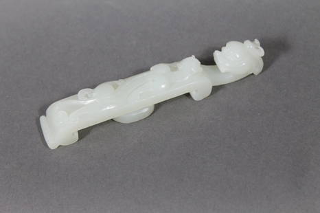 Chinese White Jade Dragon Belt Buckle: Chinese old white Jade dragon belt buckle; measures 4 1/4" long. good condition.