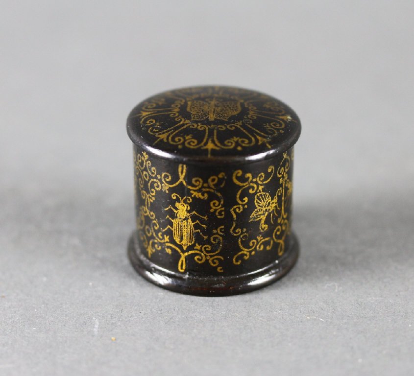 Antique Chinese Lacquered Snuff Box with Insects: Antique Chinese Black Lacquer Snuff Box with Insects; good condition; measures (3 cm) 1.25'' in height. We are proud to offer a fabulous collection of antique snuff bottles and Fine quality antique ja