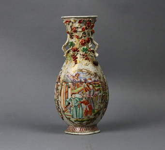 Superb Chinese 18th c. Pear Shaped Mandarin Vase: Superb Quality Chinese 18th century Pear Shaped Mandarin Vase with applied vines and tree frogs; measures (28.5cm) 11.25" h.