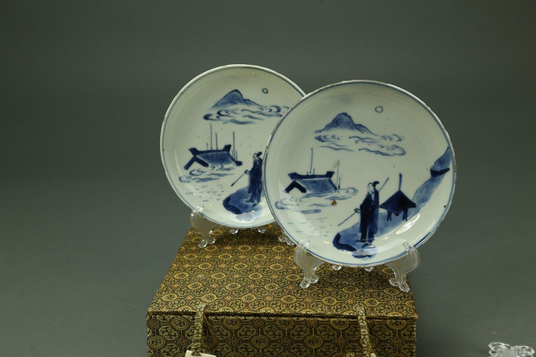 Chinese Transitional B/W Tianqi 1621-27 Dishes A pair: A pair of Transitional period blue and white dishes (Tianqi 1621-1627) Ming Dynasty . Made during the reign of the Emperor Tianqi. Type known as Ko-sometsuke as it was made in China for the Japanese m