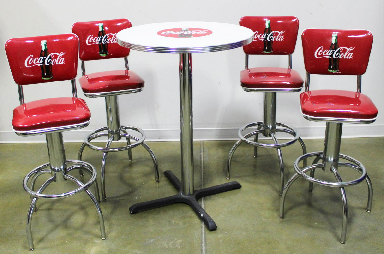 Coca Cola Bistro Table And Chairs 5 Aug 26 2019 Hall S