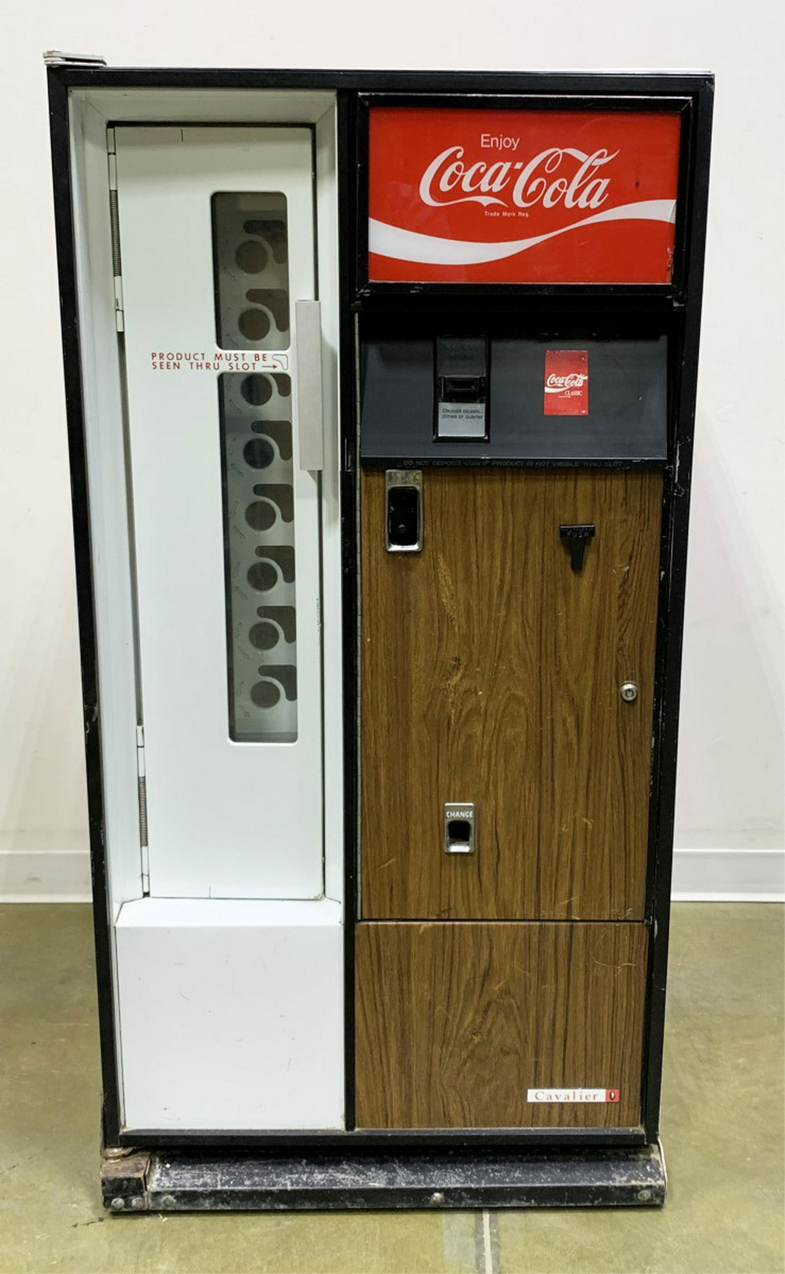 CAVALIER USS864 COCA COLA VENDING MACHINE, 1960s Aug 26, 2019