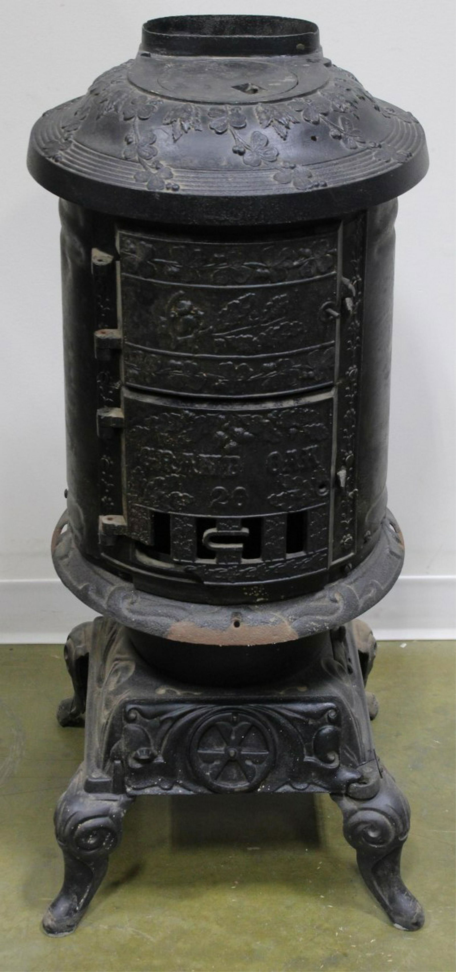 MOFFAT STOVE CO. PARLOUR STOVE Aug 27, 2019 Hall's Auction Services