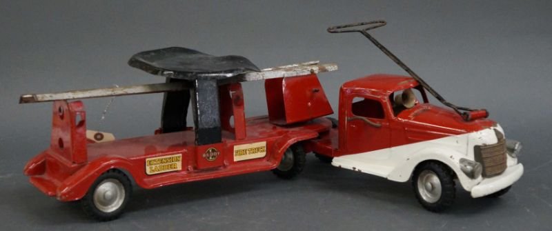 BUDDY L TOY FIRE TRUCK: sit and ride fire truck extension ladder toy truck, circa 1930's, pressed steel. Length: 29 in.