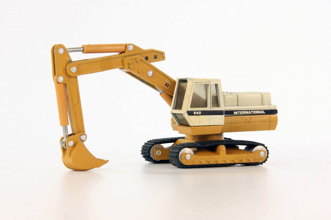 International Harvester 640 Excavator: International Harvester 640 Excavator made by Ertl Models in the scale of 1:64. Manufacturer's Part Number is 1854. Model Condition is Fair. Box Condition is Good.