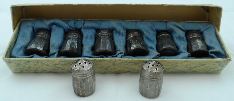 8 ANTIQUE SILVER SALT SHAKERS 30.5g: Winner will receive all 8 antique silver salt and pepper shakers shown here. (KVKN ) CONSIGN-BR-1