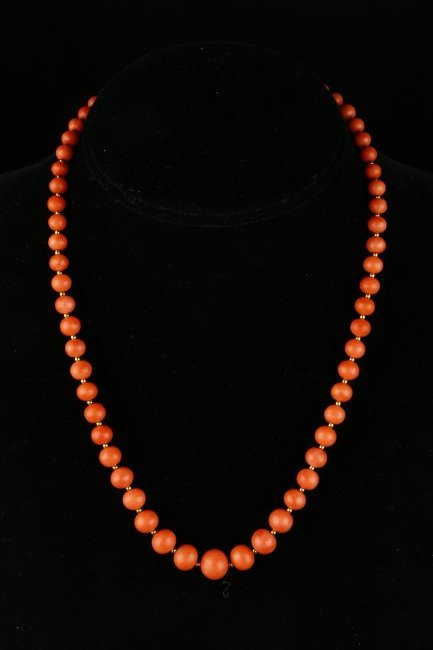 Natural Coral Beaded Necklace. (1 of 9)