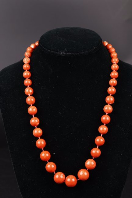 Natural Red Coral Beaded Necklace. (1 of 10)