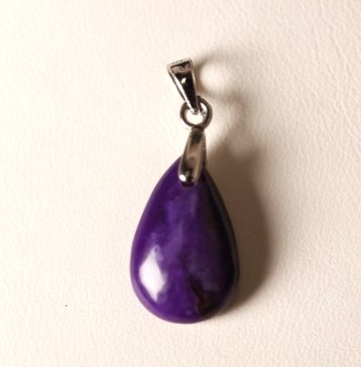 Natural High-Quality Drop Shaped Sugilite Pendant.: 925银扣纯天然苏纪石水滴型项坠 Beautiful natural high-quality semitransparent intense purple sugilite gem stone pendant in