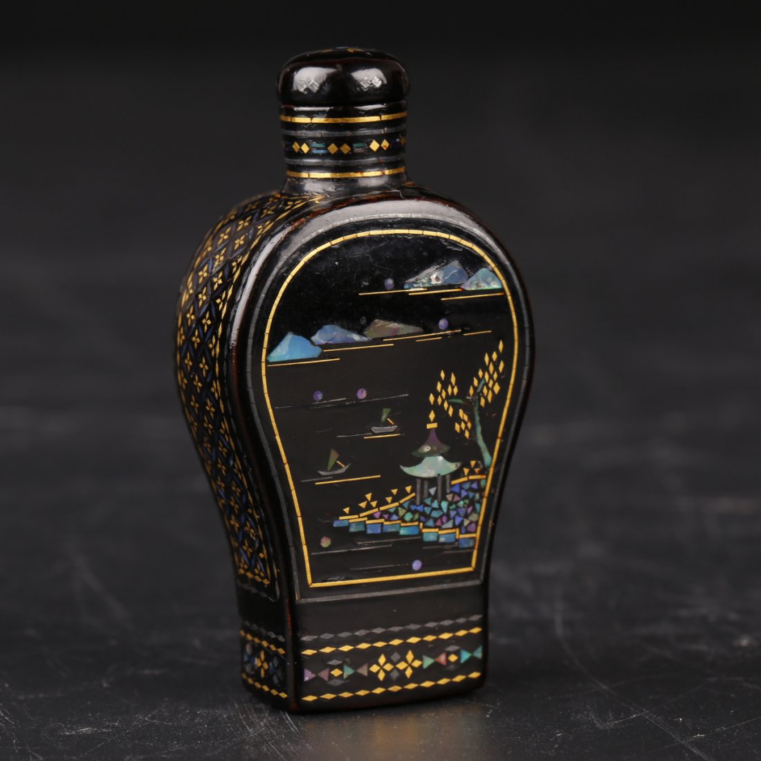 Lacquer Ware Snuff Bottle. (1 of 8)