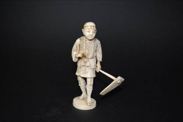 060: IVORY FIGURE