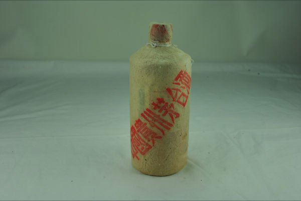 CLOISONNE JAR: Liquor of Guei zhou Moa Tai, 53%vol, 106 proof, 540ml. Gift from Embassy. (1980)