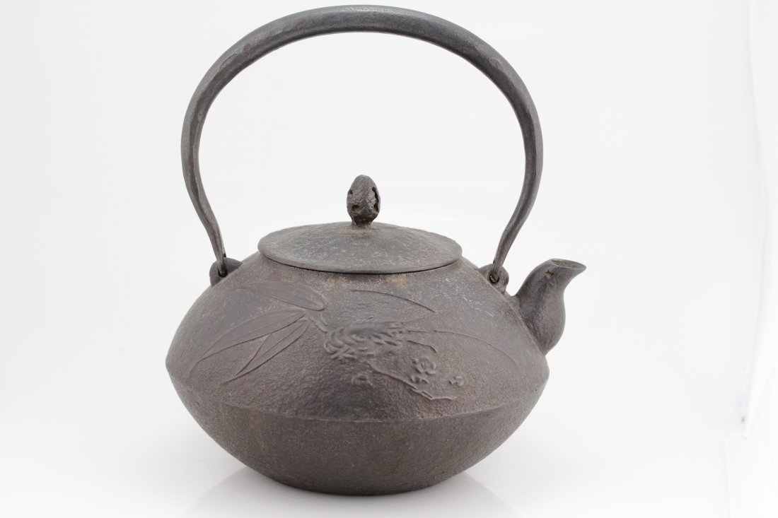 Old Japanese iron teapot: Old Japanese iron teapot with marked.H:21cm