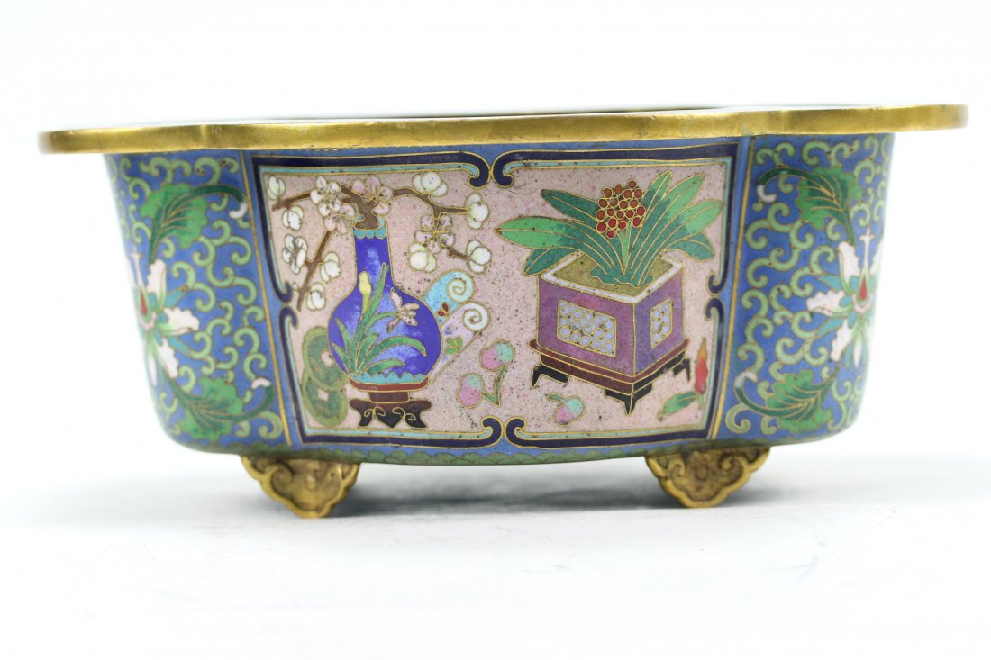 040: Very fine old gilt-beonze and cloisonne enamel flo: Very fine Old gilt-bronze and cloisonné enamel flower pot.good condition.size:22x17x9cm