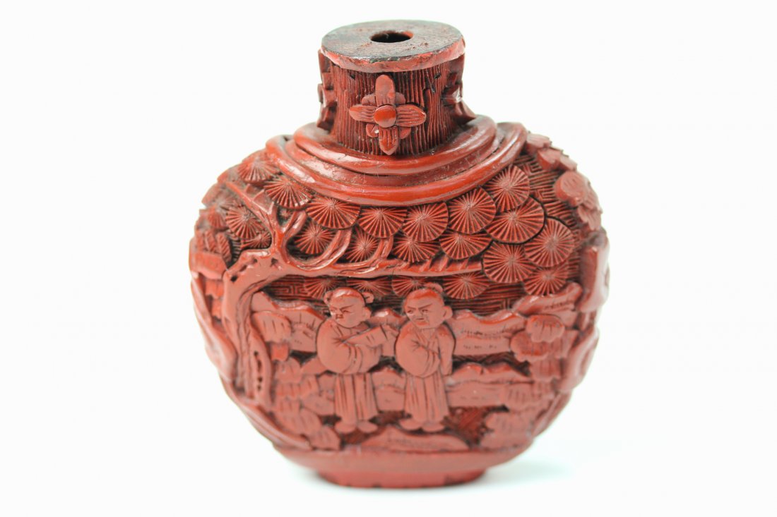 Chinese cinnabar snuff bottle with wood base .: Chinese cinnabar snuff bottle with wood base .Qing Dynasty.H:7.1cm