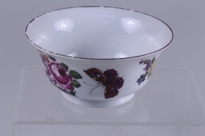CHINESE EXPORT LONDON DECORATED TEA CUP: A Chinese export London decorated tea cup. Circa 1760, almost certainly painted in the workshop of James Giles. Each piece enameled in China with white sprays of dianthus, then later decorated in Lond