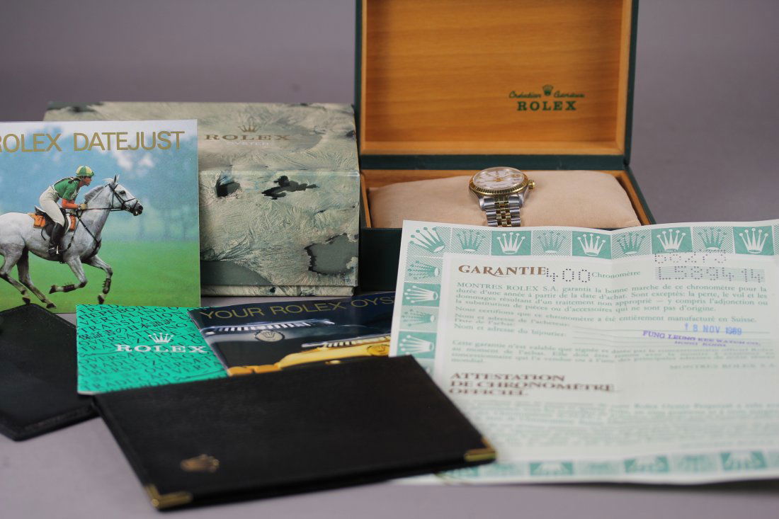 YEAR 1989 ROLEX DATEJUST WATCH: Rolex gold and steel bracelet watch with original box. Mode 68273, Automatic. Sapphire glass. Dia of Case: 31mm.