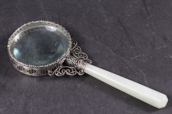 OLD HAND-CHISELED SILVER MAGNIFIER: Old hand-chiseled silver magnifier inlaid with white jade handle. L: 16.6cm, Dia: 6cm.