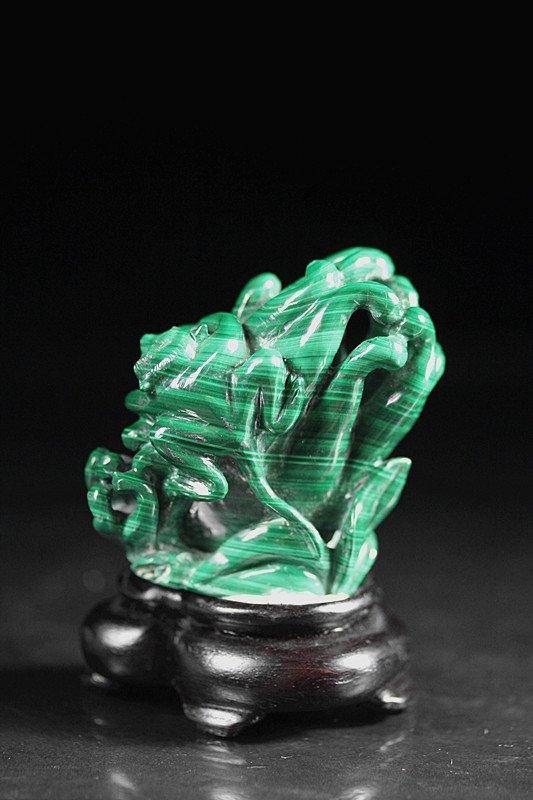 MALACHITE CARVING DECORATION.: Finely carved finger citron flower and a monkey holding a peach model. Total H: 8.5cm. H: 6.5cm.