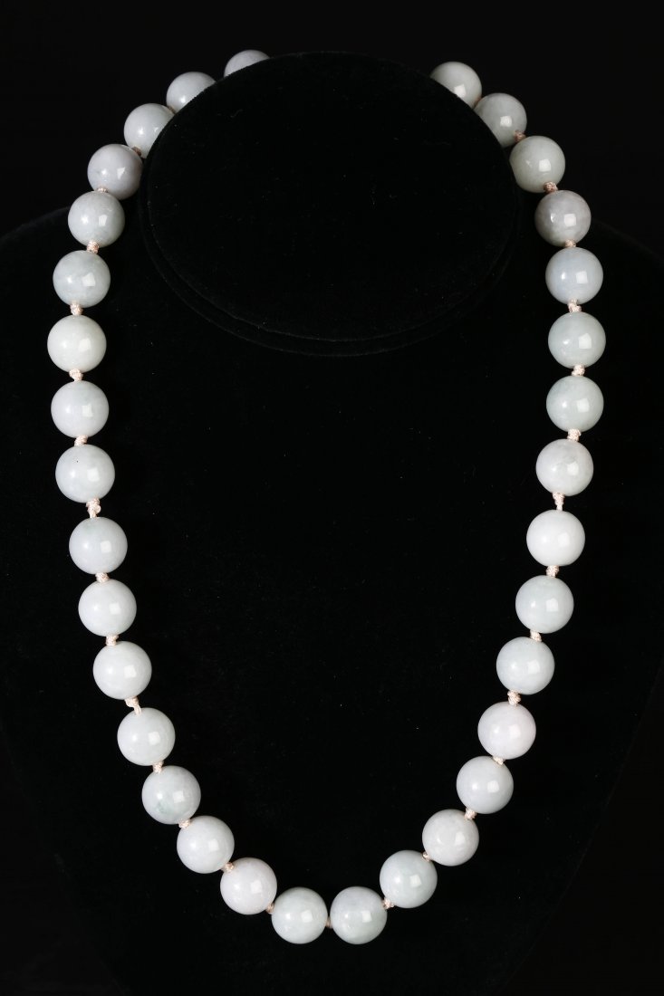 A Beaded Jadeite Necklace. (1 of 10)