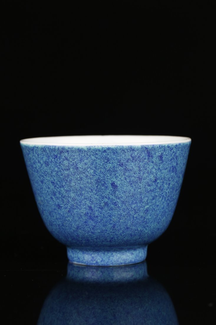A Lu-Jun Glazed Porcelain Bowl.: This Lu-Jun glazed bowl originates from late Qing Dynasty. Comes with original Box. Dia:8.5cm. 晚清炉钧釉碗有盒