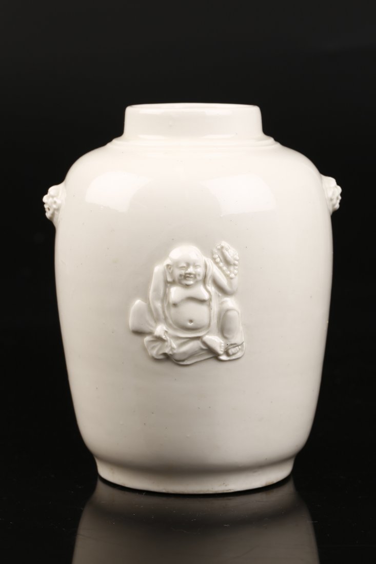 A White Glazed Chao Zhou Kiln Porcelain Jar (1 of 10)