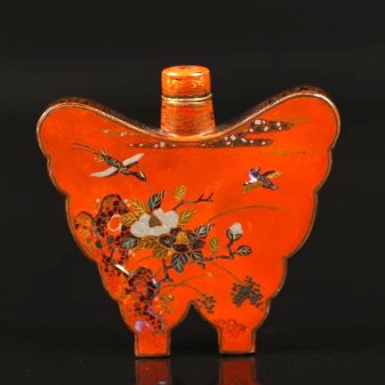 A Rare Butterfly Shaped Lacquer Snuff Bottle (1 of 10)