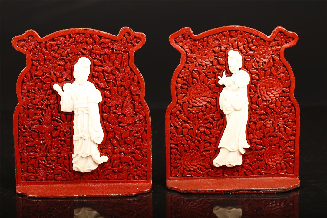 Pair of Cinnabar Lacquer Bookends and Box (1 of 10)