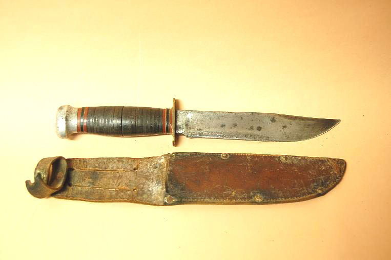Edged Weapons: Vintage Marbles "Ideal" hunting knife with original leather sheath. Made about 1926. Very sharp, good condition for age