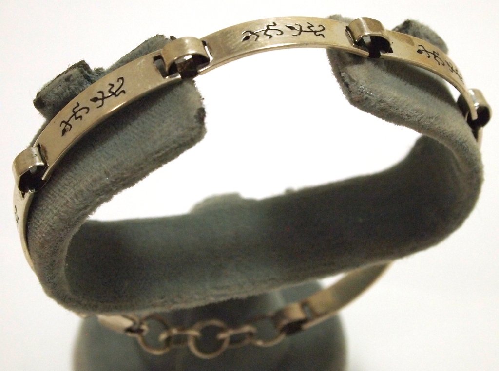 Navajo Sterling Silver Lizard Etched Link Bracelet - Sc: Navajo Sterling Silver Lizard Etched Link Bracelet - Scott Skeets Measures 8 long by 1/4" wide. Weight: 10.8g SKU: br1651"