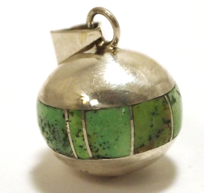 Navajo Gaspeite Inlay Sterling Silver Pendant - Edison : Navajo Gaspeite Inlay Sterling Silver Pendant - Edison Yazzie Measures 1 tall by 5/8" wide including bale. Bale opening measures 3/16". Weight: 5.3g SKU: pp0905"