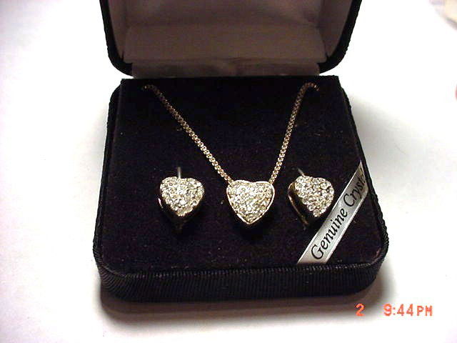 VINTAGE GENUINE CRYSTAL NECKLACE & EARRINGS IN ORI: VINTAGE GENUINE CRYSTAL NECKLACE & EARRINGS IN ORIGINAL BOX