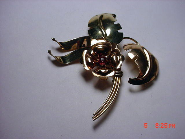 VINTAGE IH GOLD FILLED FLORAL PIN: VINTAGE IH GOLD FILLED FLORAL PIN
