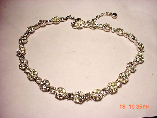 VINTAGE DESIGNER TRIFARI RHINESTNE NECKLACE: VINTAGE DESIGNER TRIFARI RHINESTNE NECKLACE