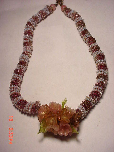 VINTAGE ART GLASS BEADED NECKLACE: VINTAGE ART GLASS BEADED NECKLACE